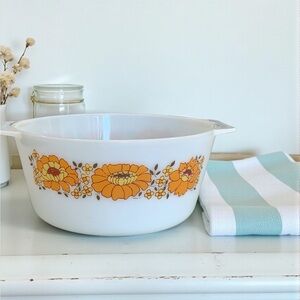Vintage 70’s JAJ Pyrex Marigold / Sunflower Design Casserole Dish